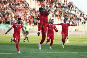 پرسپولیس صدر جدول را از سپاهان پس گرفت 
