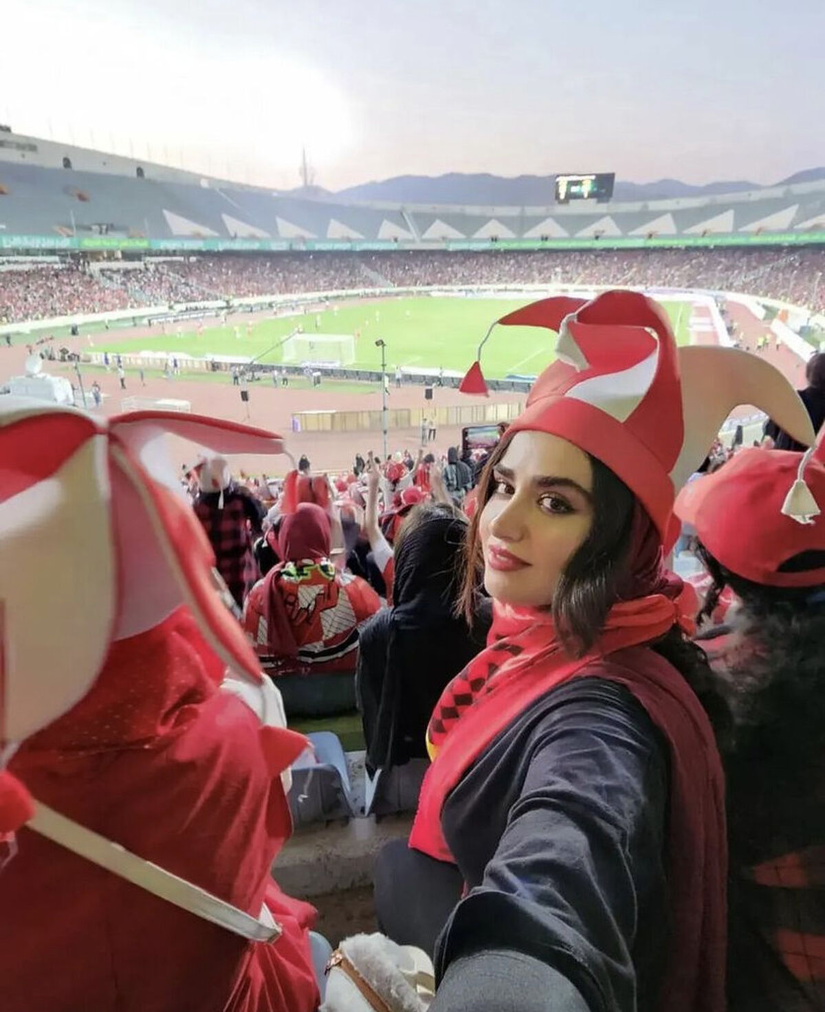 زنان پرسپولیسی ورزشگاه آزادی را زیبا کردند
