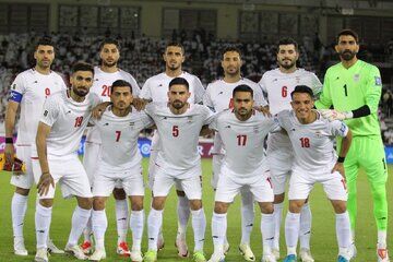 
بازیکنان تیم ملی ۱۰ میلیارد هم نمی‌ارزند چه برسد ۱۰۰ میلیارد!