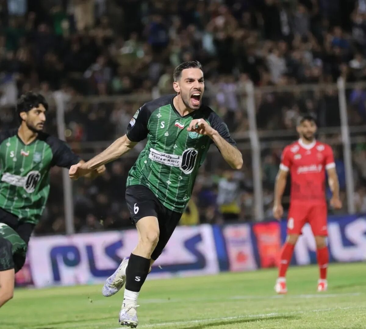 سقوط هلیکوپتر پرسپولیس در خرم‌آباد